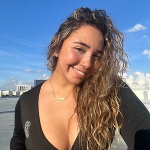 Meet your Posher, Alejandra